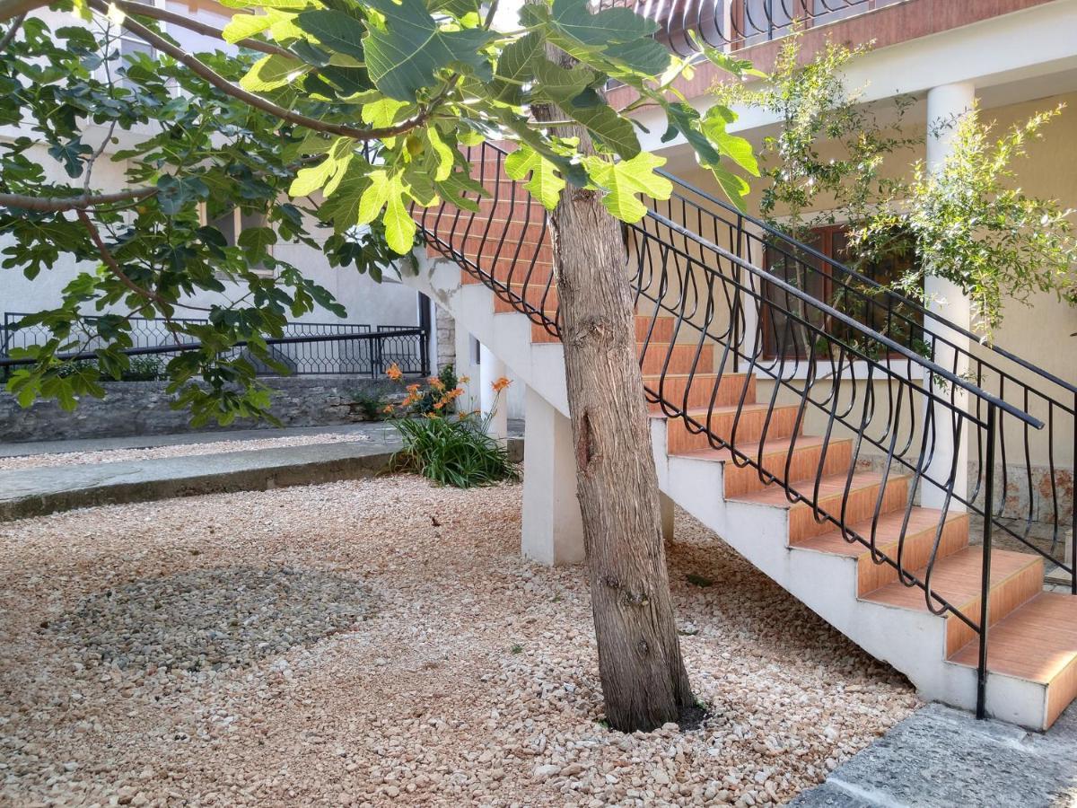 Guest House Yoanna Balchik Esterno foto